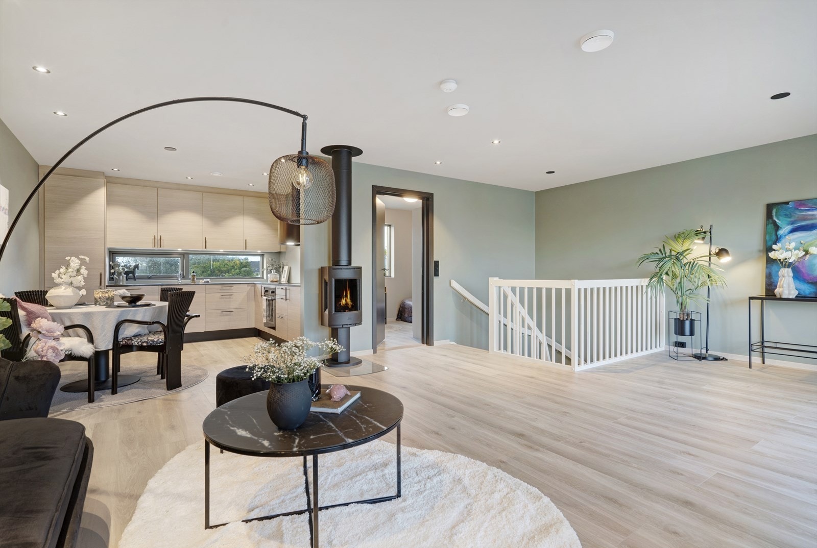 Åpen stue/ kjøkkenløsning. Galleribilde