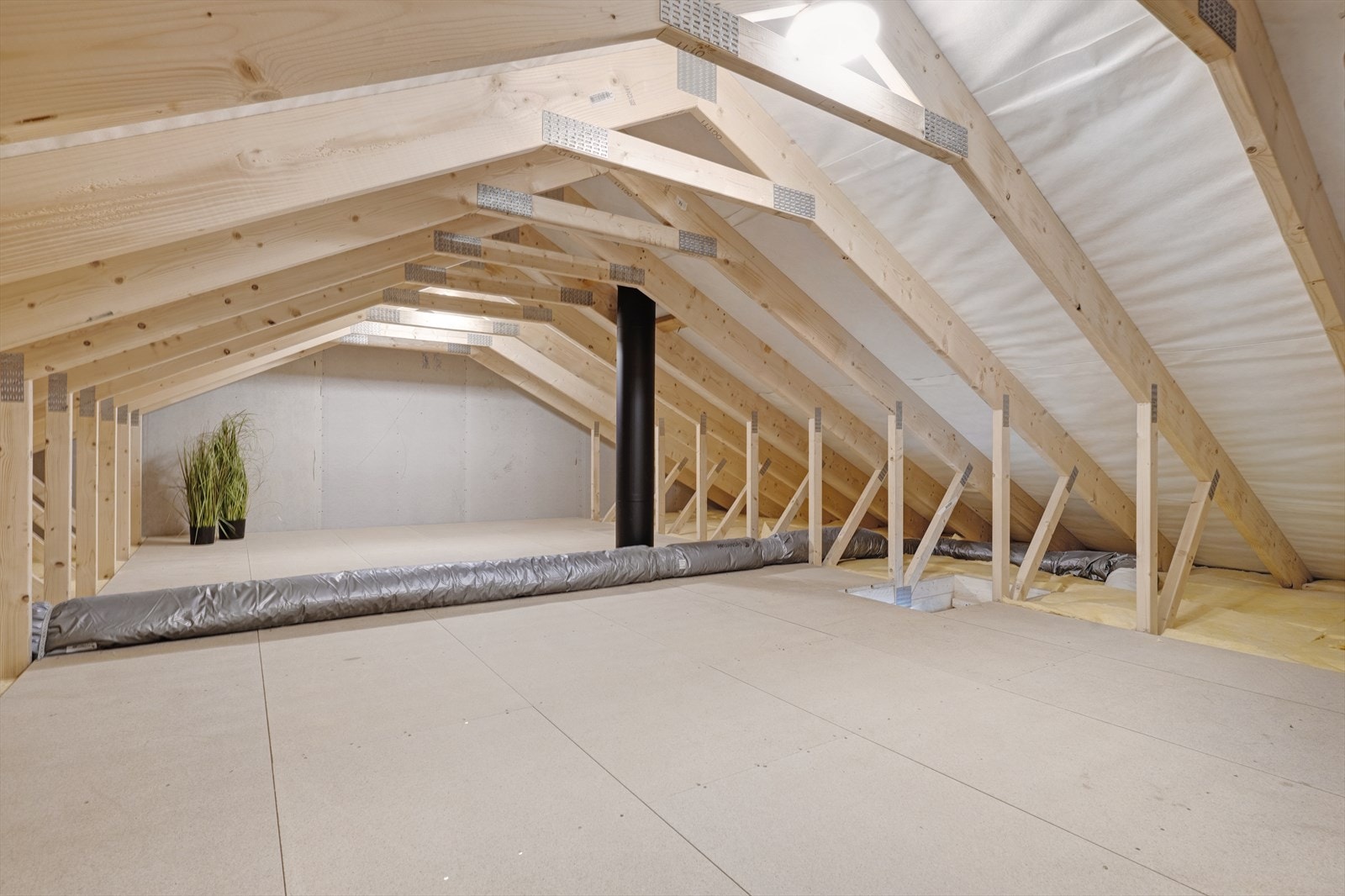 Loft med gode muligheter for oppbevaring. Galleribilde