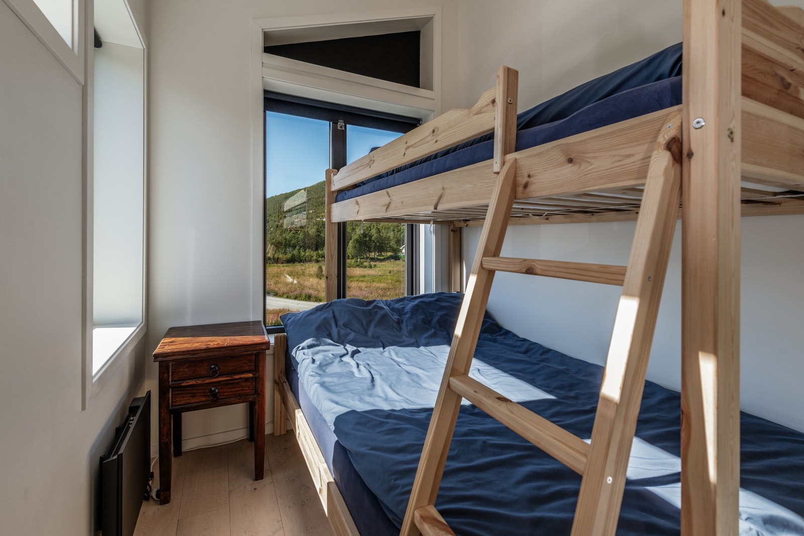 Soverommet har god plass til familiekøyeseng Galleribilde