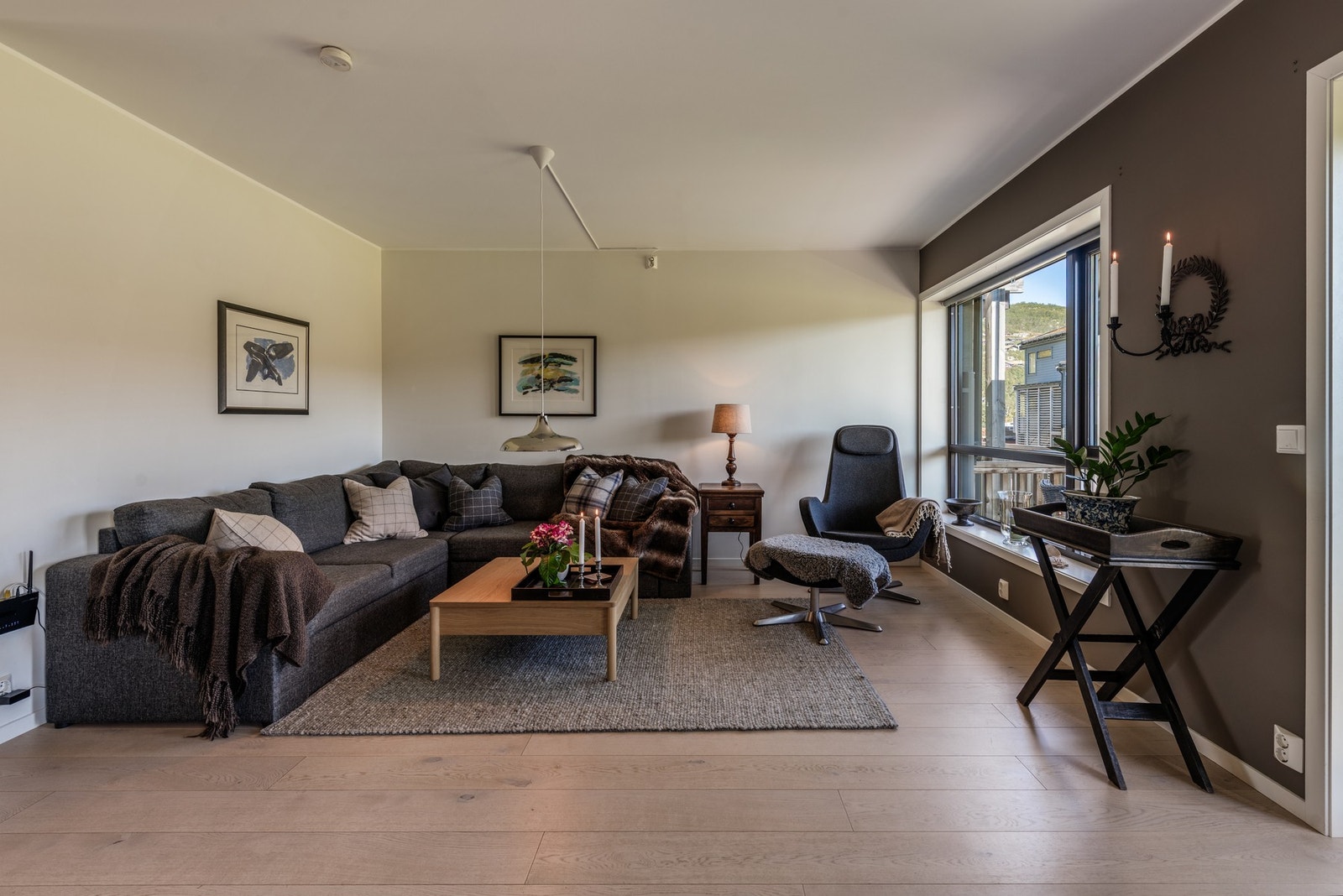 Koselig stue med utgang til terrasse Galleribilde