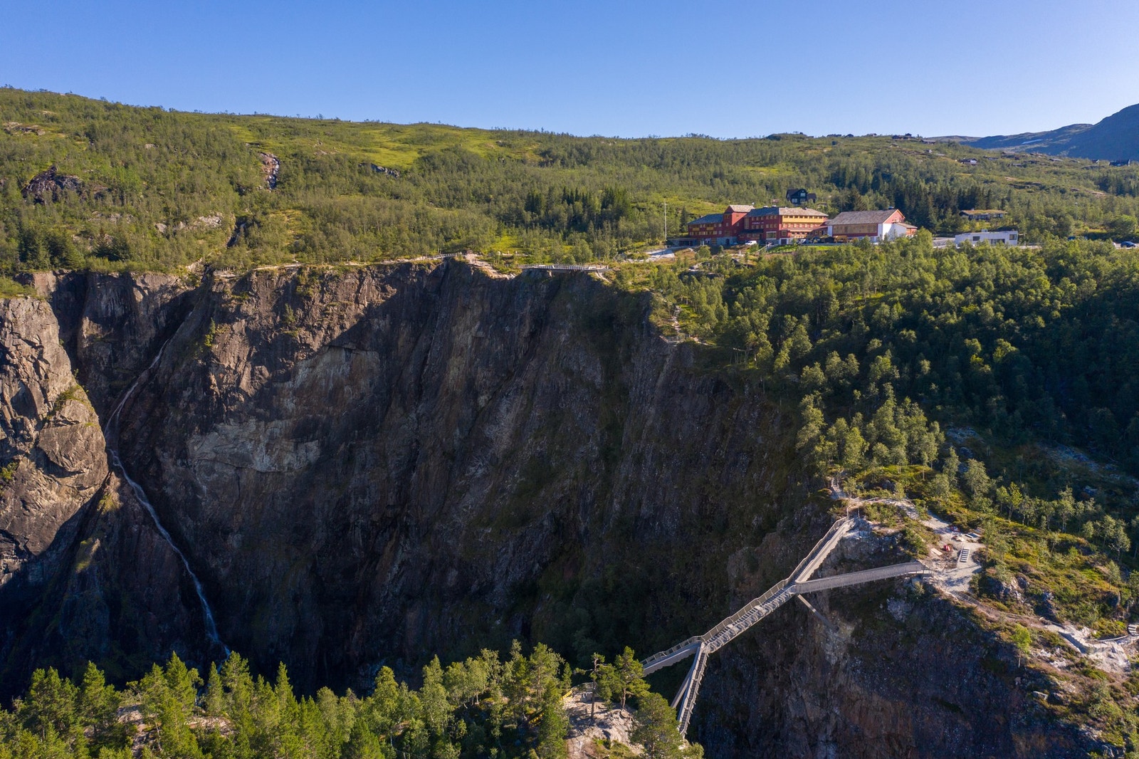 Vøringsfossen er et av Norges mektigste fossefall, som helt klart er verdt et besøk Galleribilde