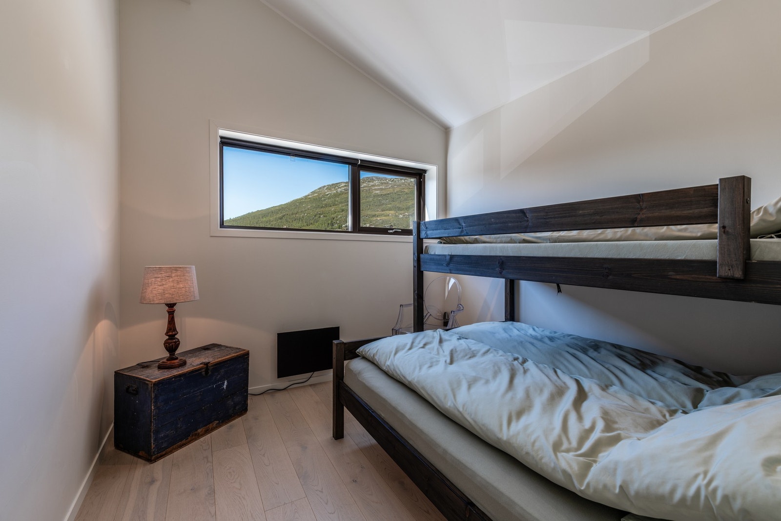 Soverom med god plass til familiekøyeseng Galleribilde