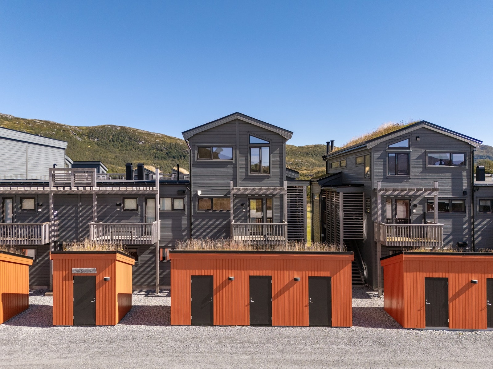 Det medfølger en ekstern bod som gir rikelig med lagringsplass til ski, sykler eller annet utstyr. Galleribilde