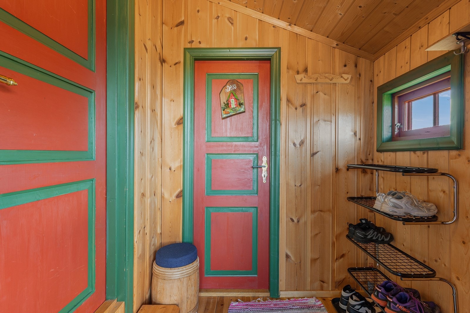 Entrè med plass til å oppbevare sko. Galleribilde