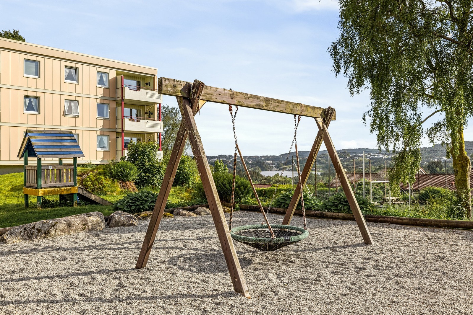 Med nærhet til skole og barnehage er borettslaget populært for store og små Galleribilde