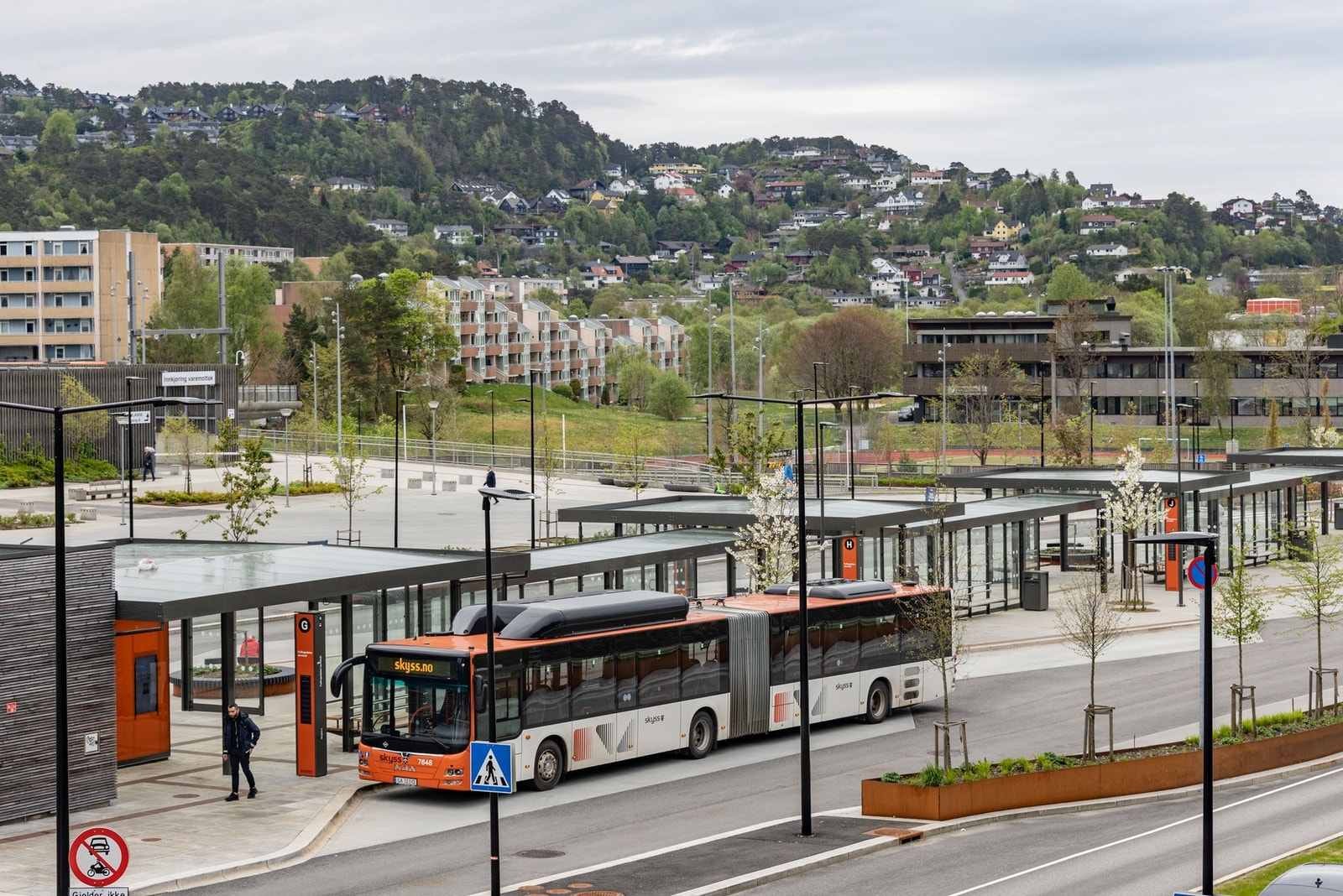 Fra leiligheten er det gåavstand bort til både buss og bybane Galleribilde