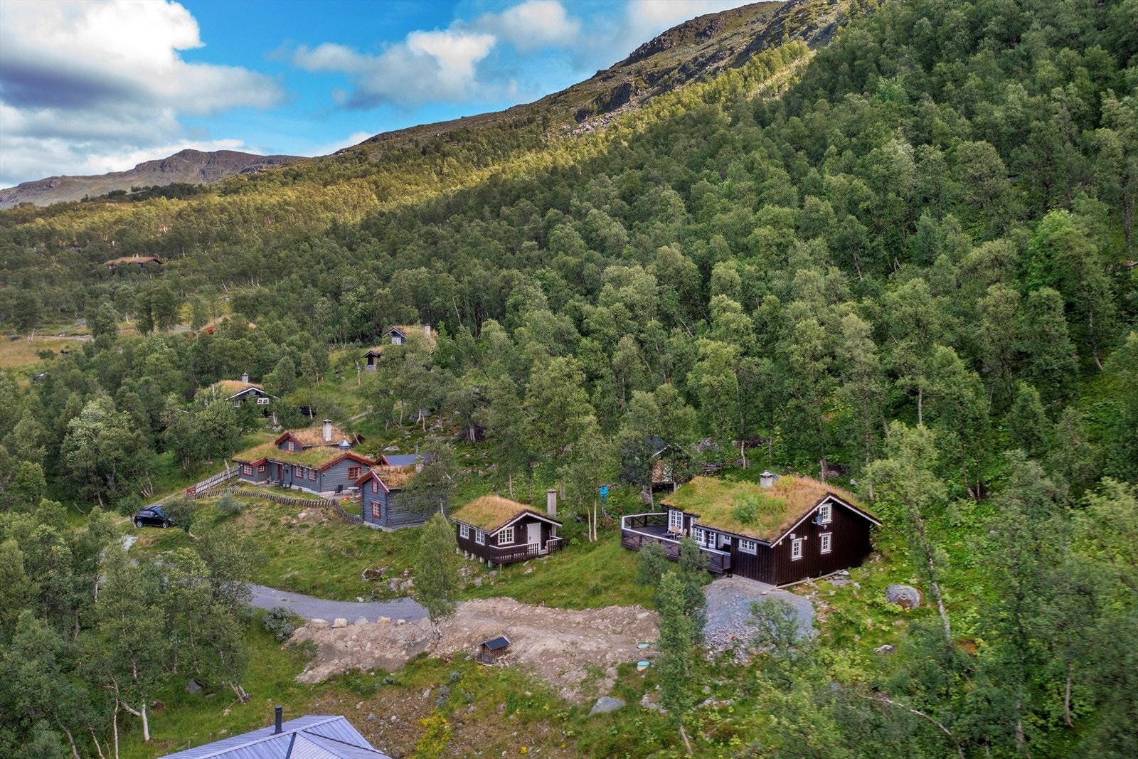 Endetomt på ca. 1140m² - Eiendommen har helårsvei, strøm, vann og avløp Galleribilde
