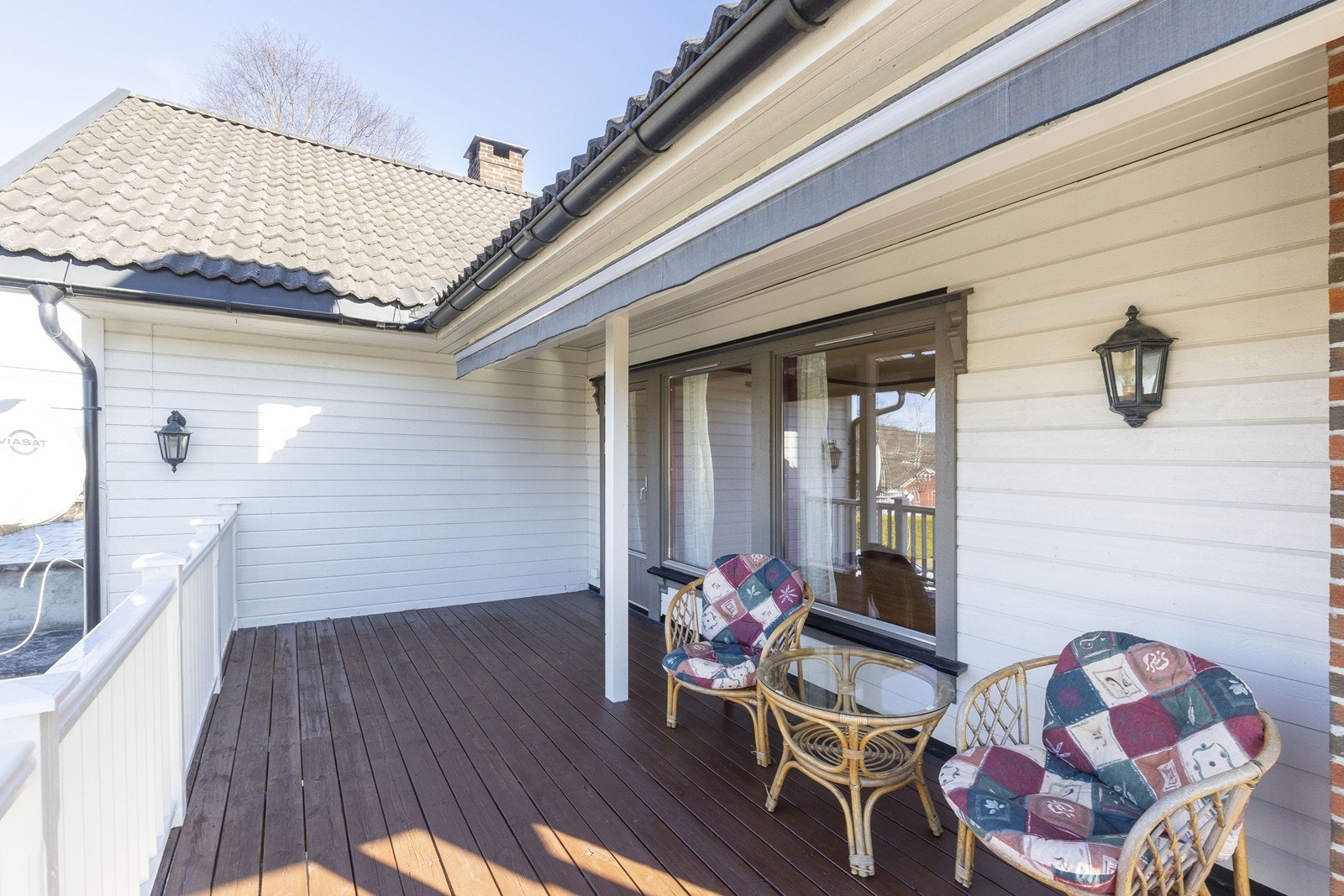 Vestvendt veranda ut fra stue Galleribilde