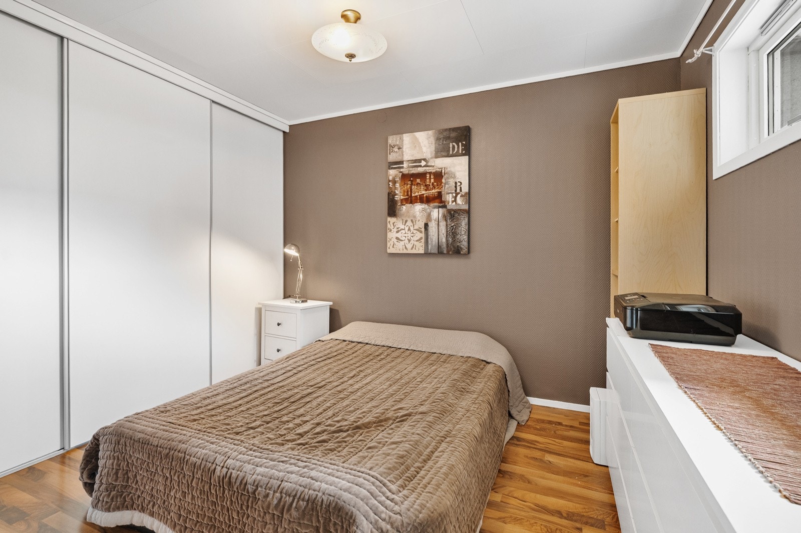 Begge soverom har skyvedørsgarderobe. Galleribilde