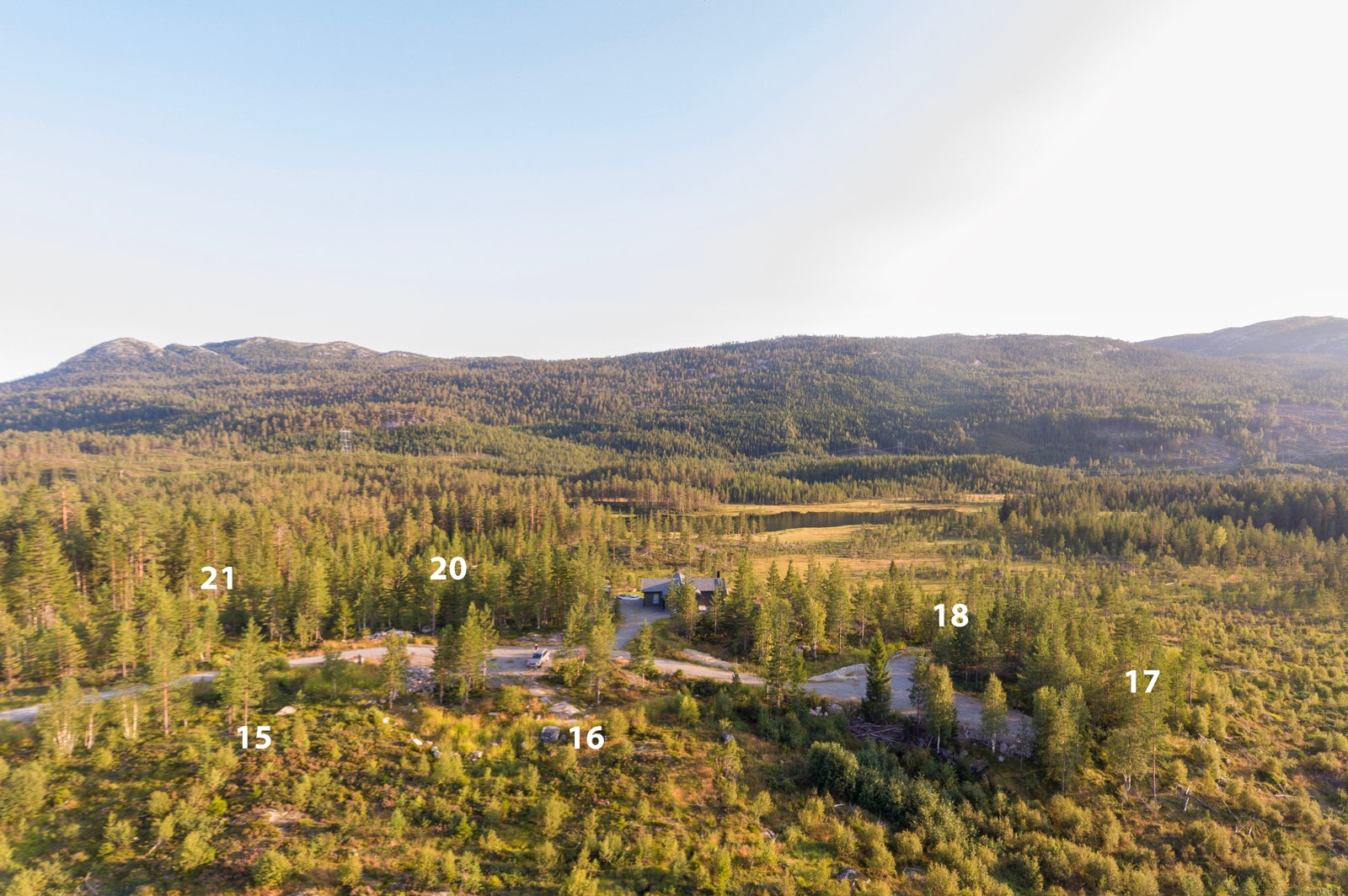 Området byr på flotte tur- og toppturopplevelser, med hele åtte topper over 1200 moh Galleribilde