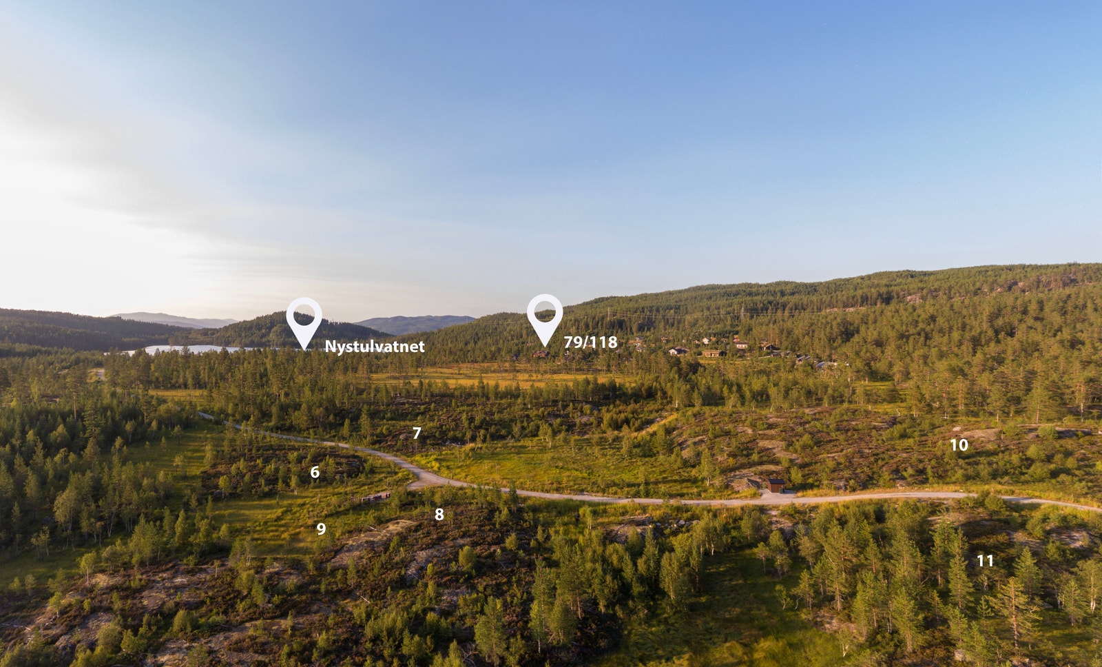 Tomt 7 og 10 kan bebygges med tunløsning fordelt på 2 hytter à maksimum 150 m2 hver Galleribilde