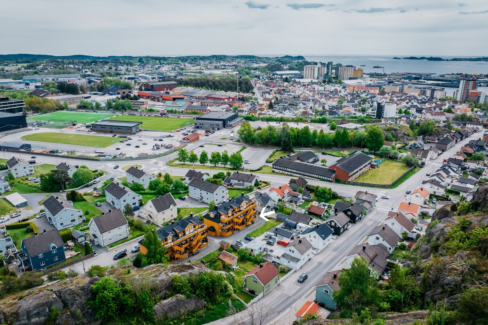 Eiendommen ligger i Framparken. Kort vei til det meste. Galleribilde