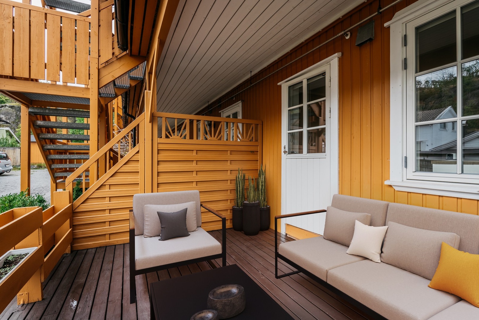 Nydelig terrasse med takoverbygg. Galleribilde