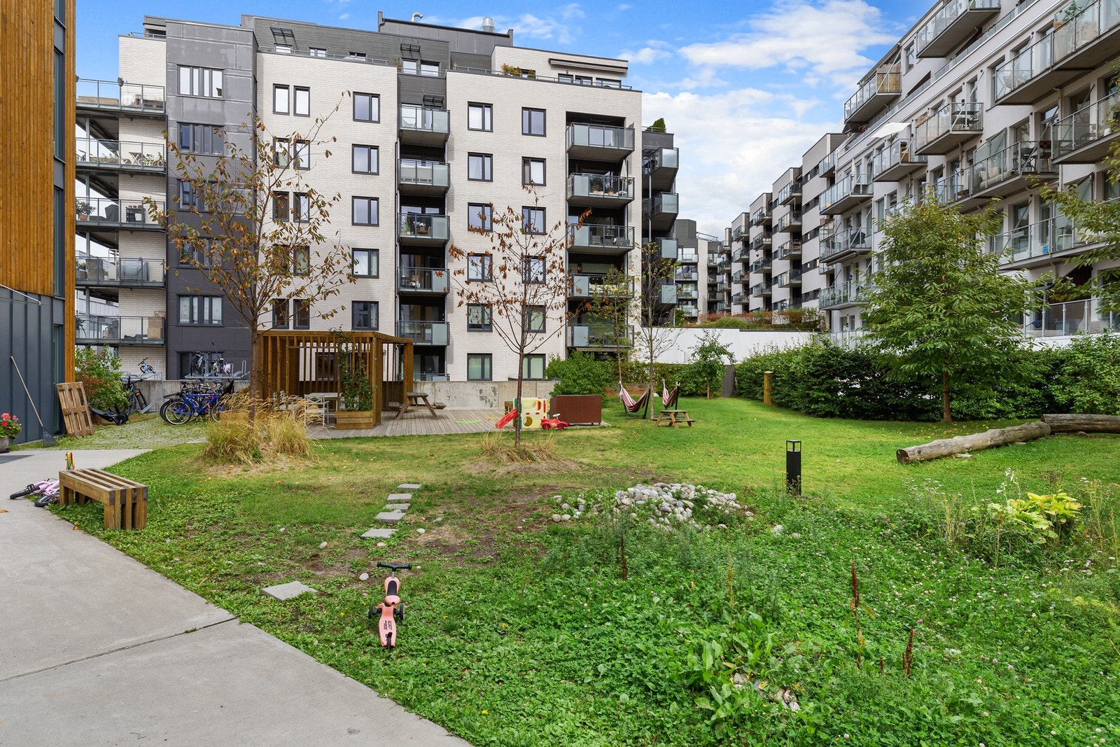 Trygge, bilfrie internveier. Galleribilde