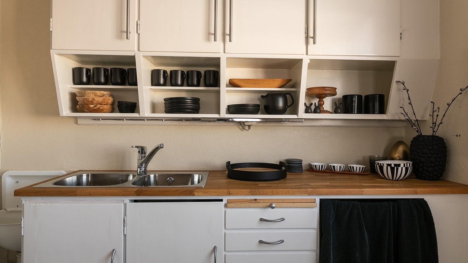 Heltre benkeplate av nyere dato. Galleribilde