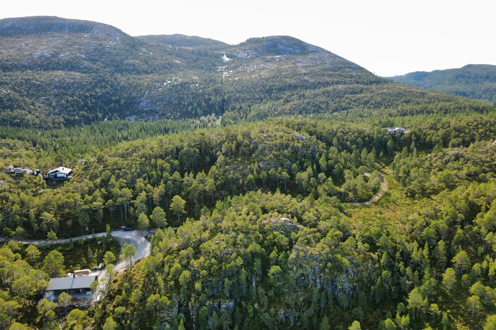 Her har man et fint utgangspunkt for rekreasjon og alle typer friluftsliv som bading, sykkelturer, fjellturer med fisking, fiske- og båtturer på sjøen, padling (kano og kajakk), dykking og mange andre typer vannsport. Galleribilde