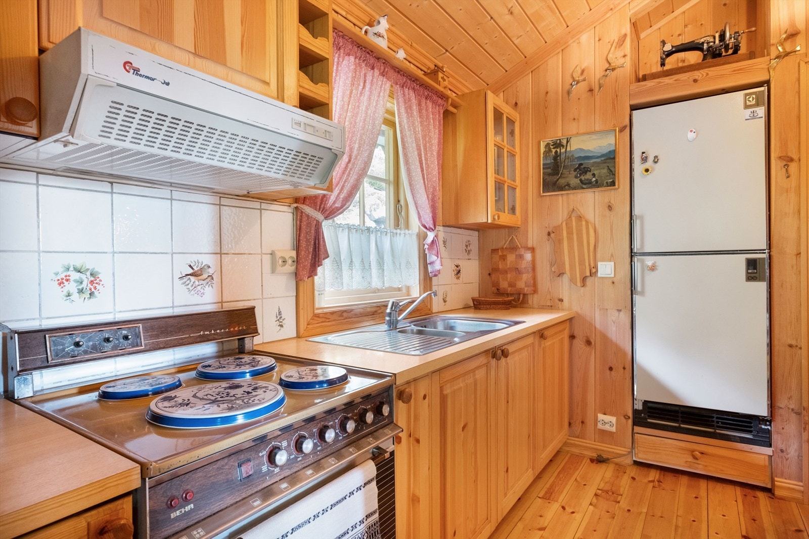 Hvitevarer på kjøkkenet medfølger Galleribilde