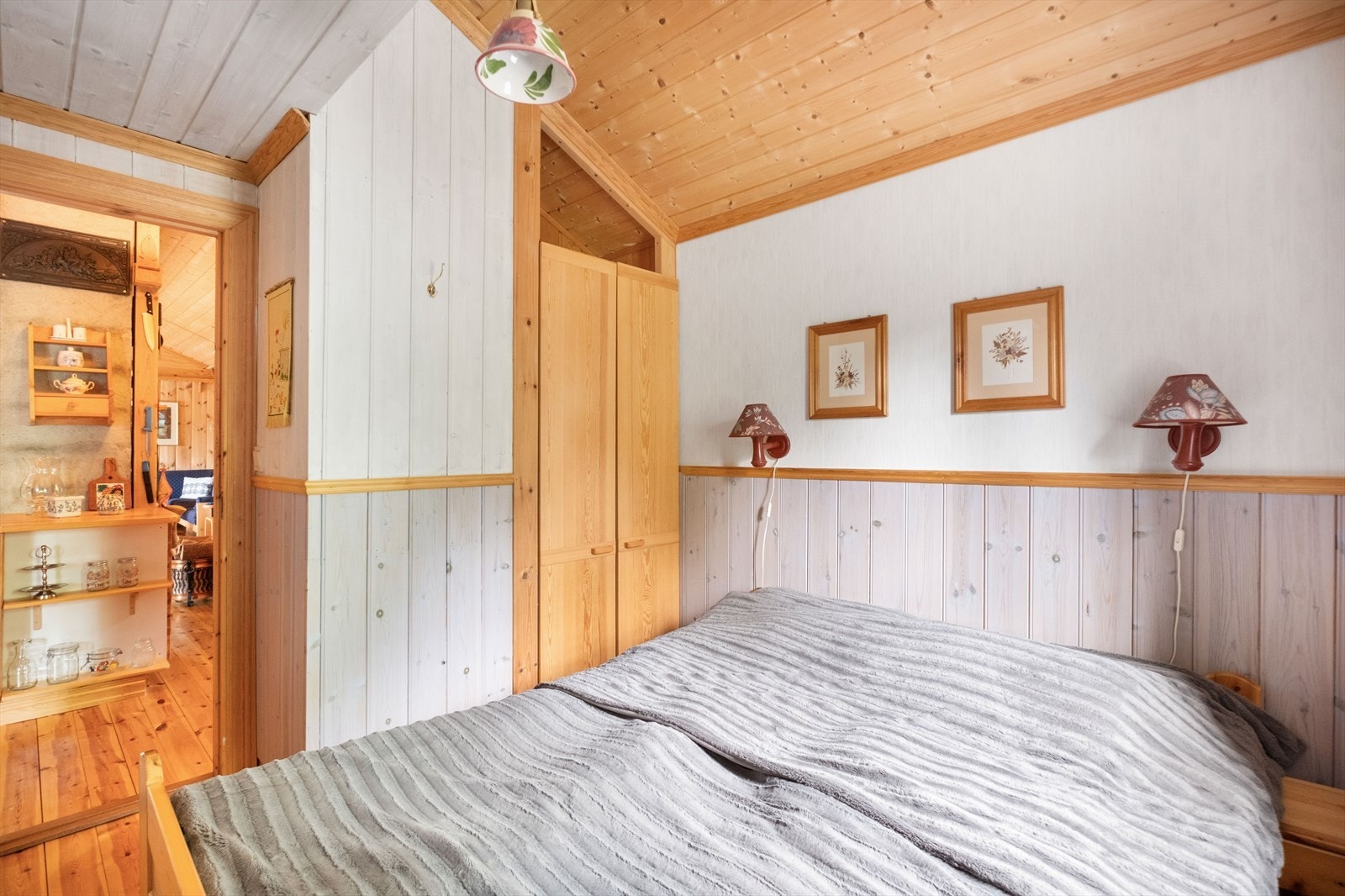 Romslig soverom 2 med oppbevaringsplass Galleribilde