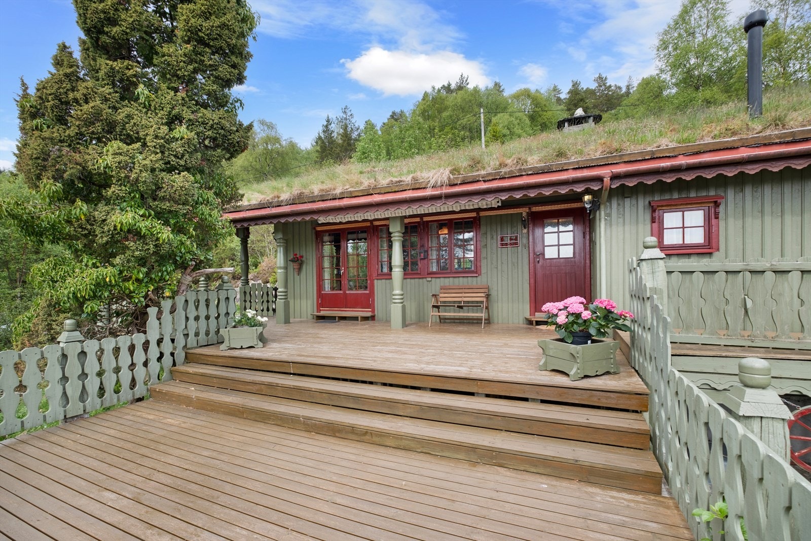 Solrik terrasse med lite vind Galleribilde