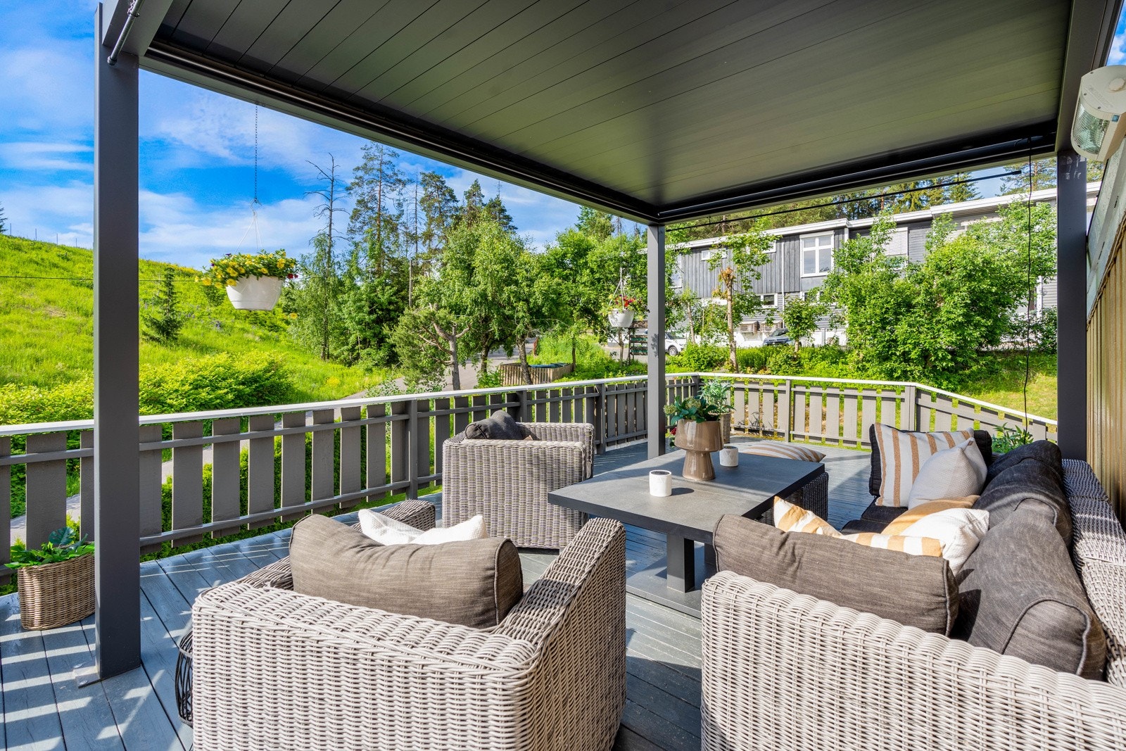 Sol på uteområde fra morgen til ca. kl. 20.30 på sommerstid. Galleribilde