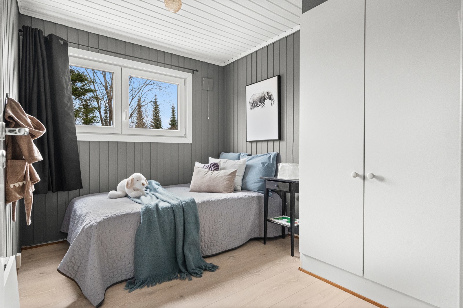 Flere av rommene er innredet med garderobeskap. Galleribilde