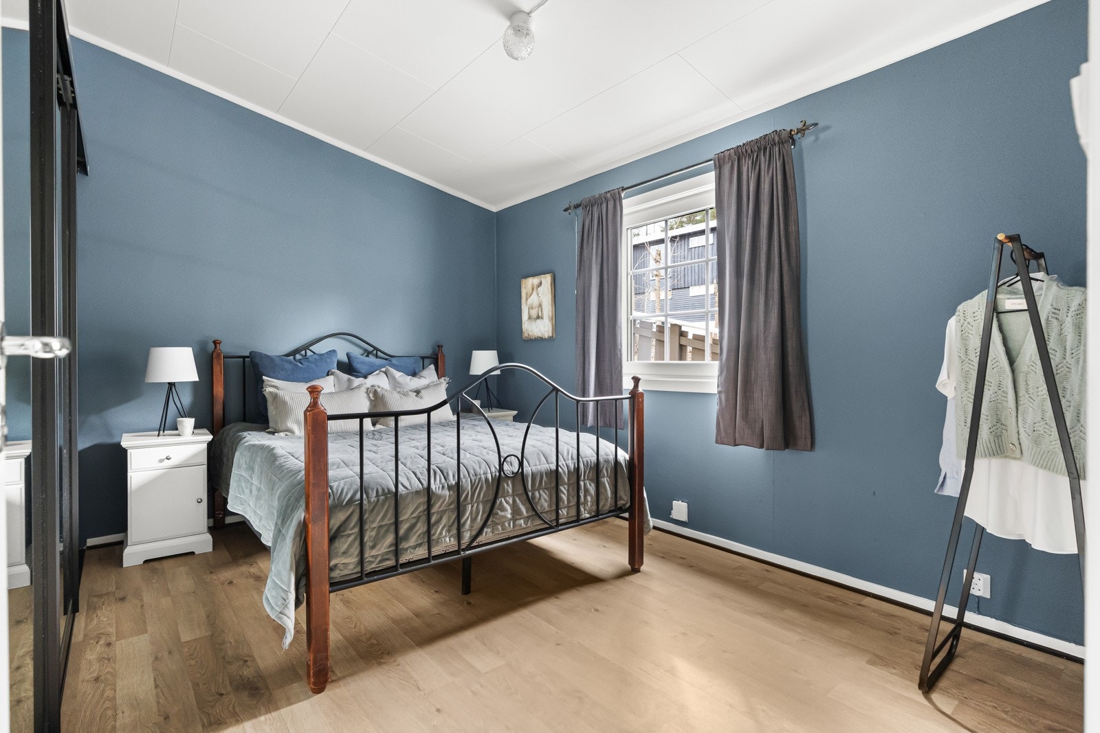 Boligen har tre soverom og et rom innredet som soverom. Galleribilde