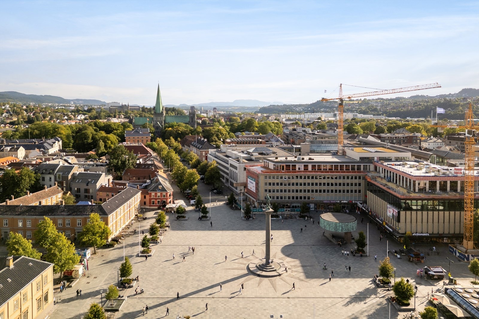 Trondheim Torg ligger en kort spasertur fra leiligheten. Galleribilde