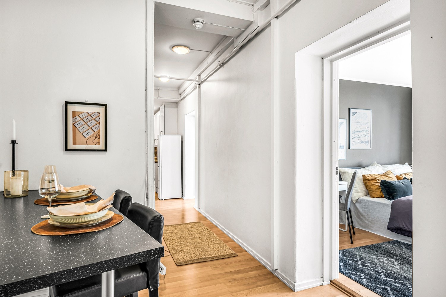 Leiligheten har en romslig entrè på 13 m² med god plass til oppbevaring. Galleribilde