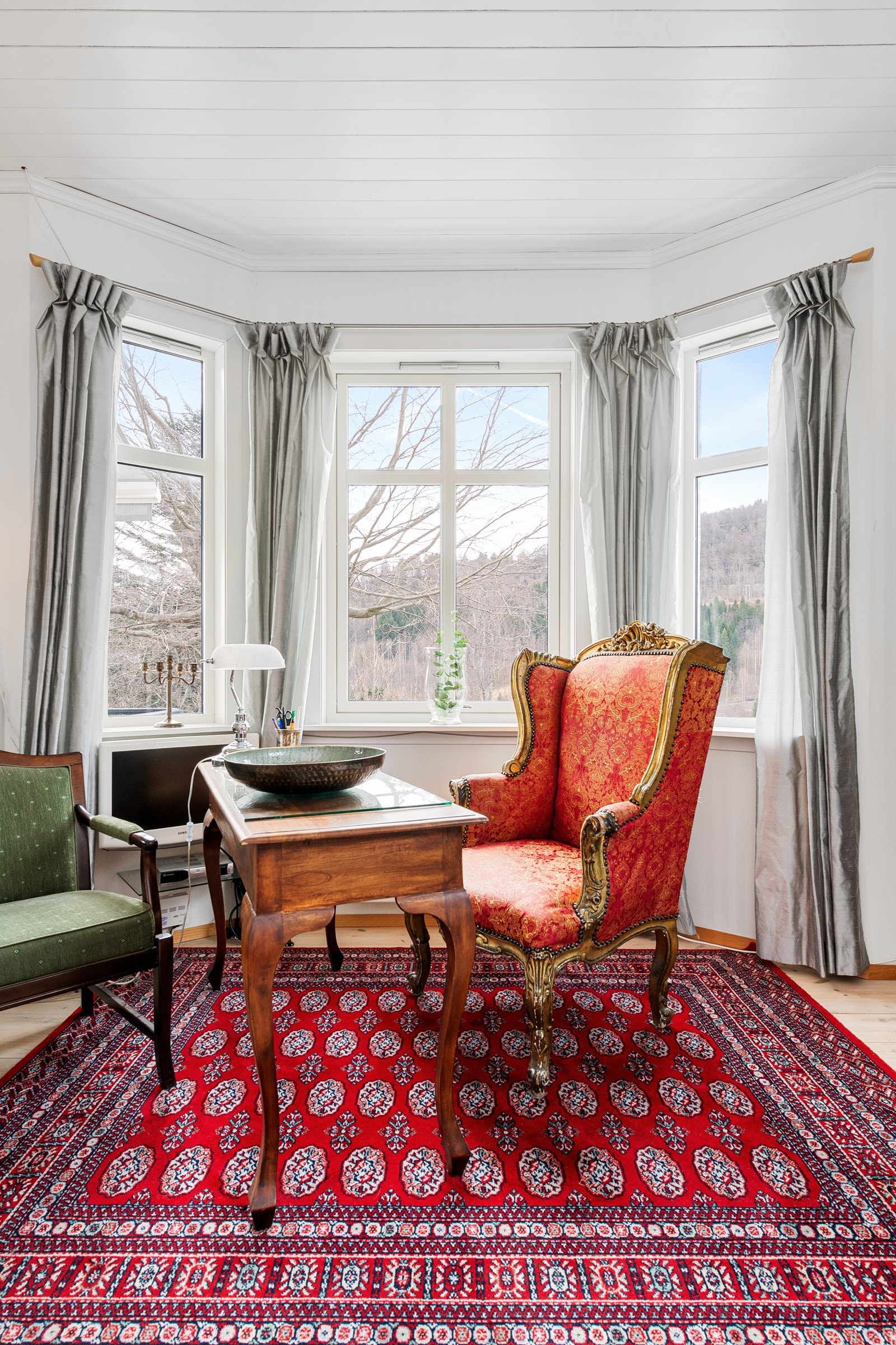 Her er et hygelig karnapp hvor en god lenestol kan plasseres. Galleribilde