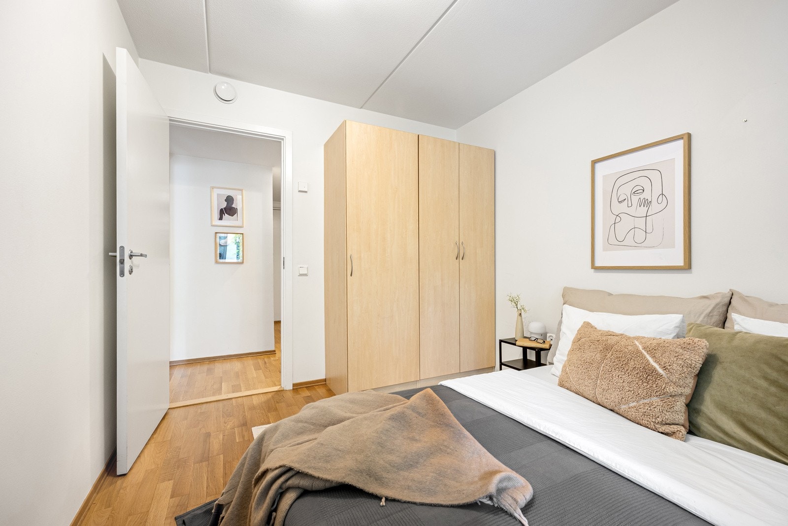 Leiligheten har bra med skapplass og lagringsplass i en disponibel kjellerbod. Galleribilde