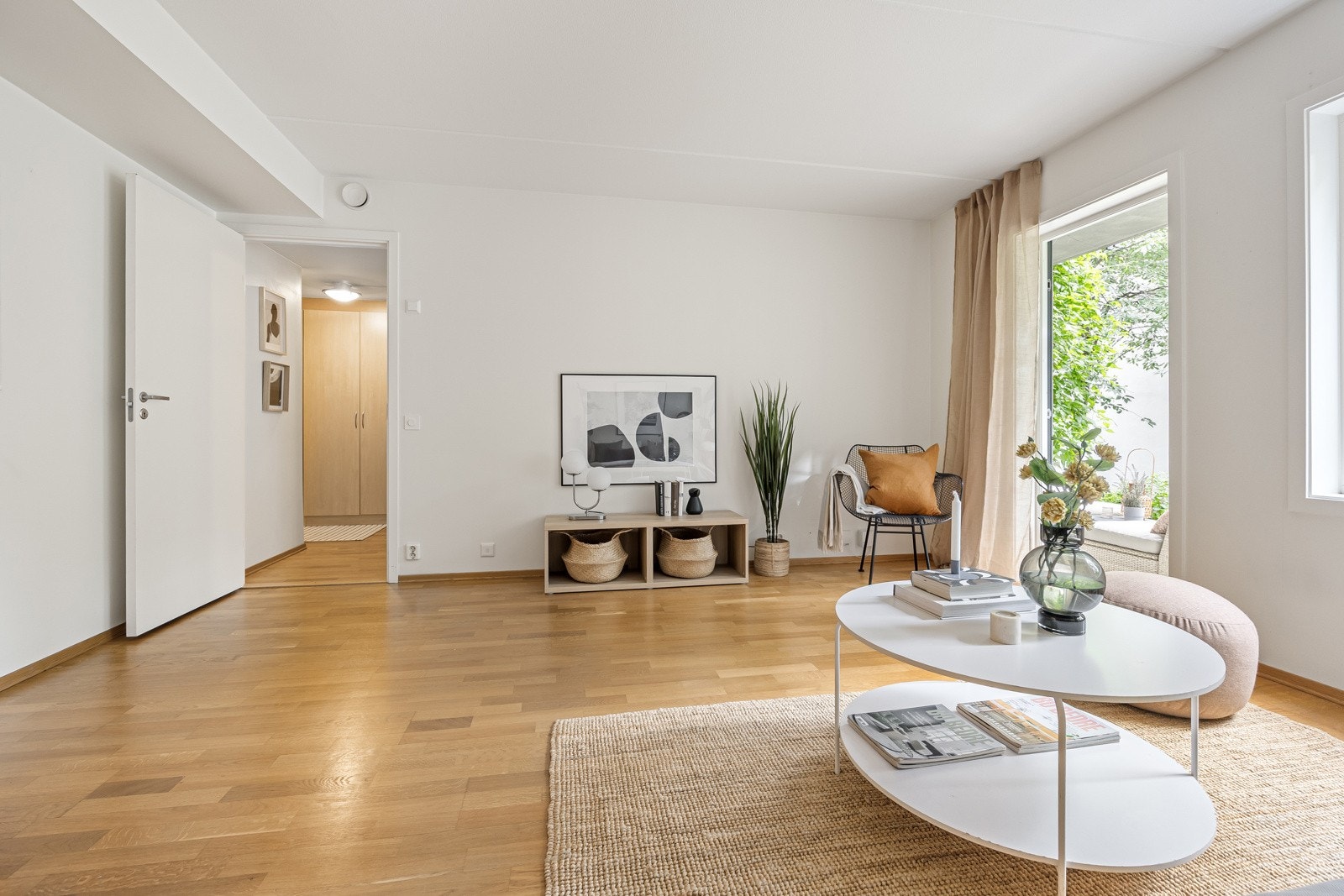 Leiligheten varmes opp med radiatorer tilkoblet fjernvarme, og har varmtvann fra fellesanlegg. Galleribilde