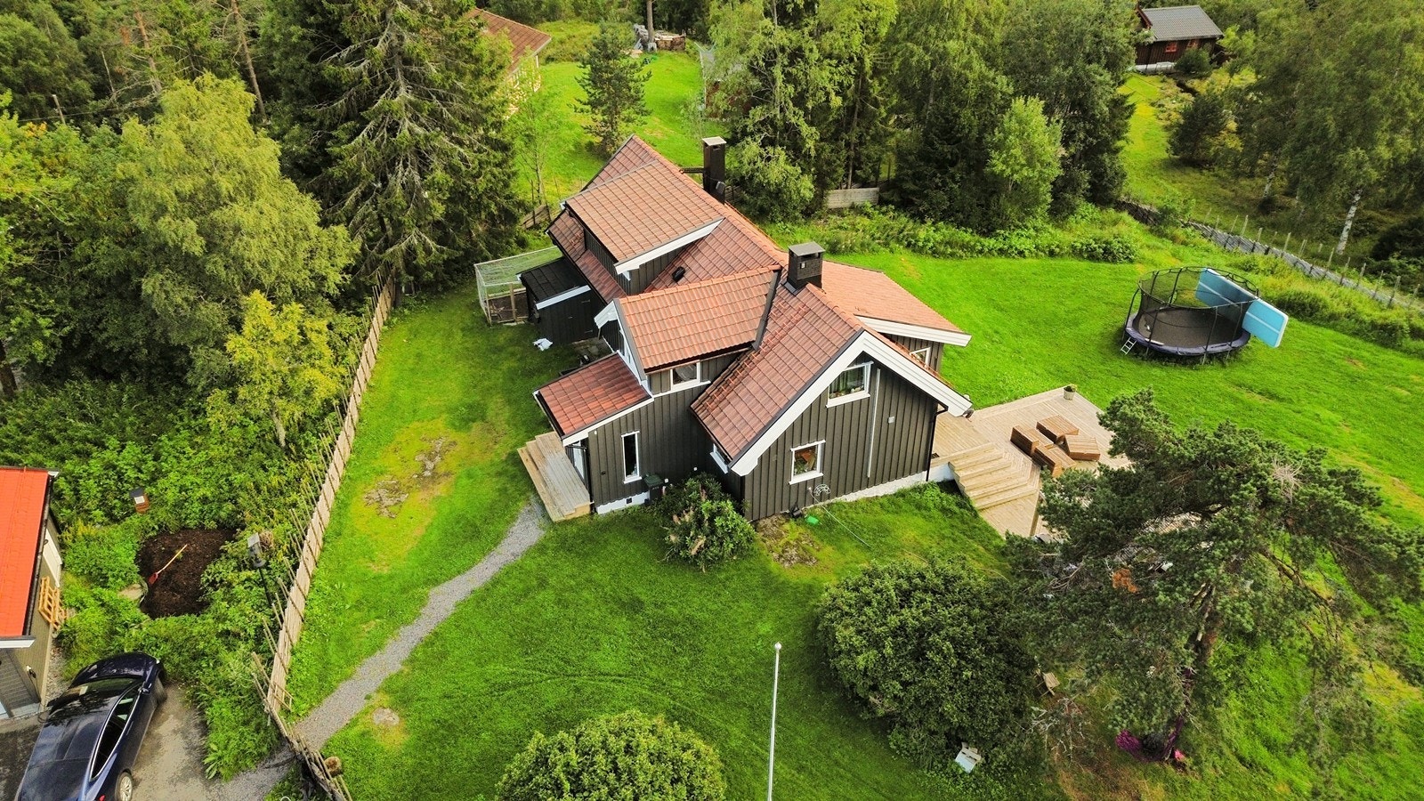 Flott eiendom med svært gode solforhold, usjenert og fredelig, fantastisk beliggenhet Galleribilde