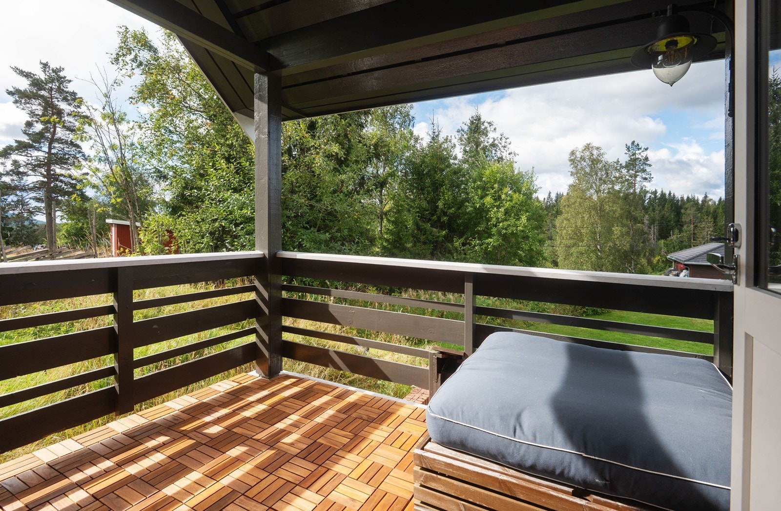 Usjenert terrasse fra hovedsoverom Galleribilde