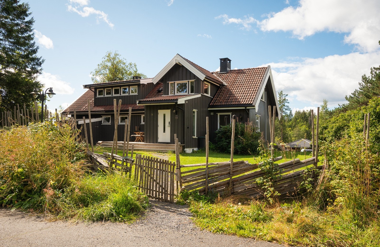 Inngang fra gårdsplass Galleribilde