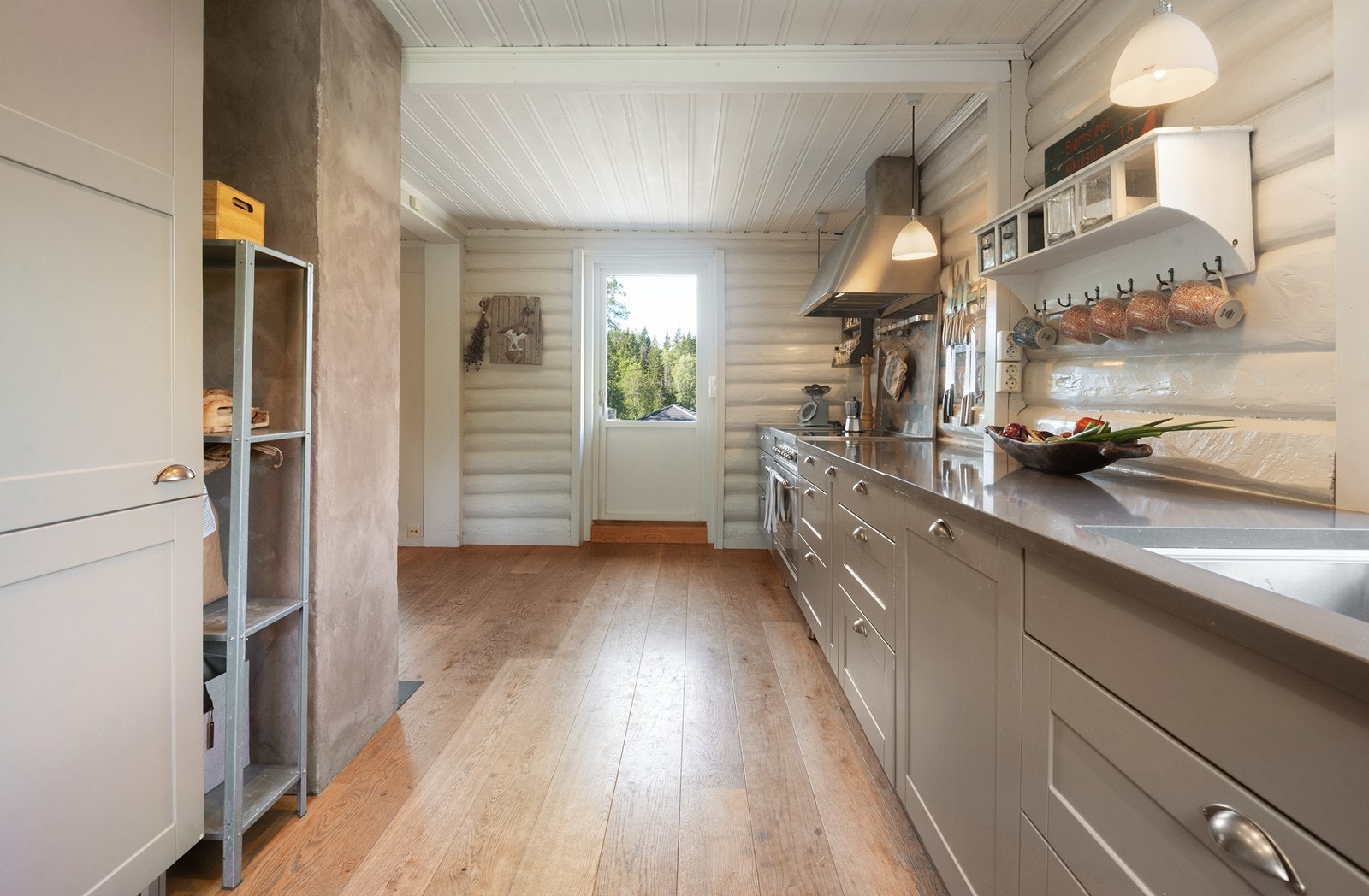 Utgang til terrasse fra det flotte kjøkkenet. Galleribilde