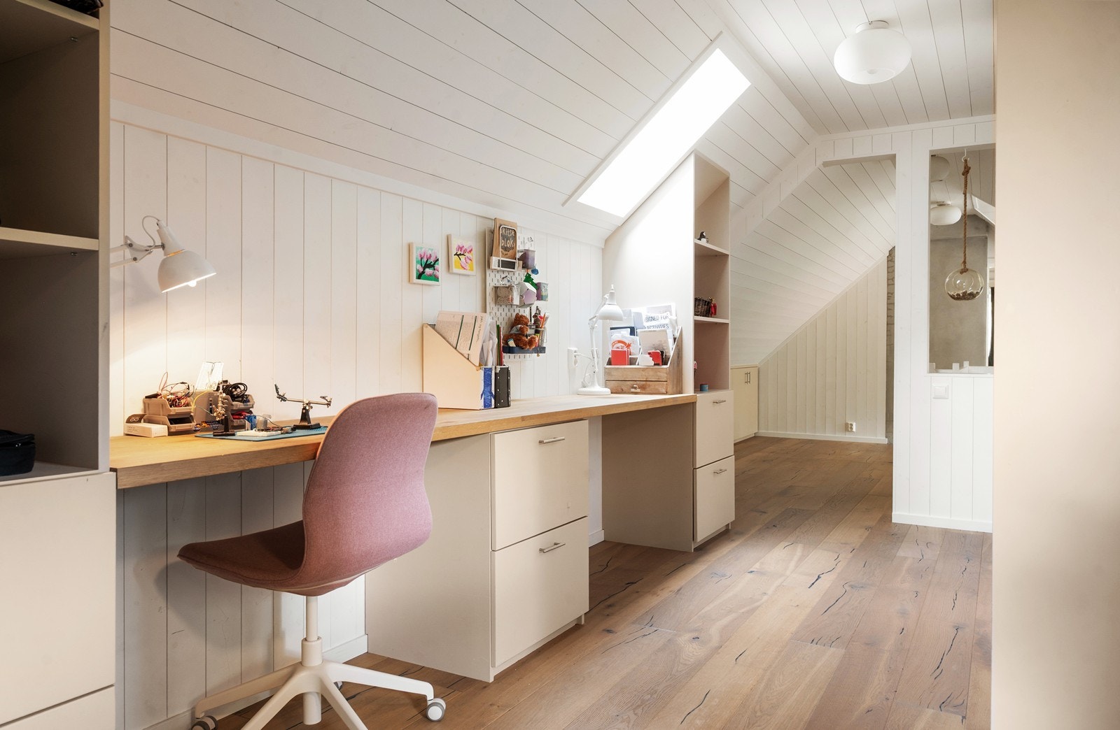 Arbeidsplass på loft Galleribilde