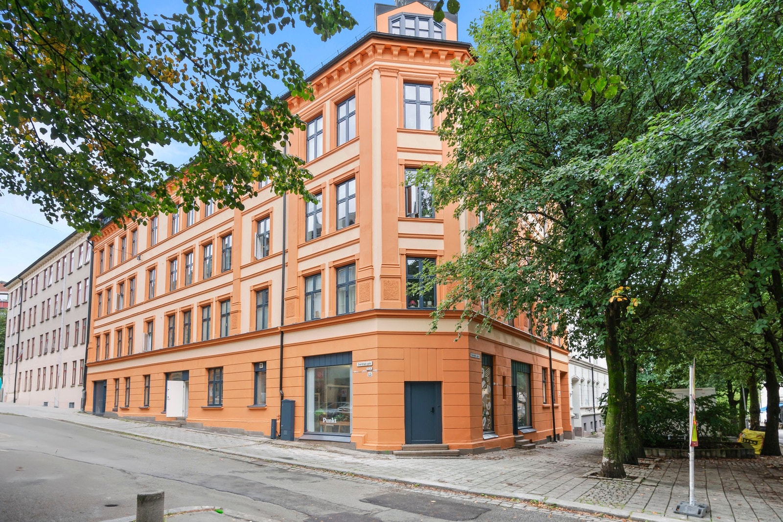 Bygården er nylig blitt rehabilitert (2025), og fremstår som meget flott. Galleribilde