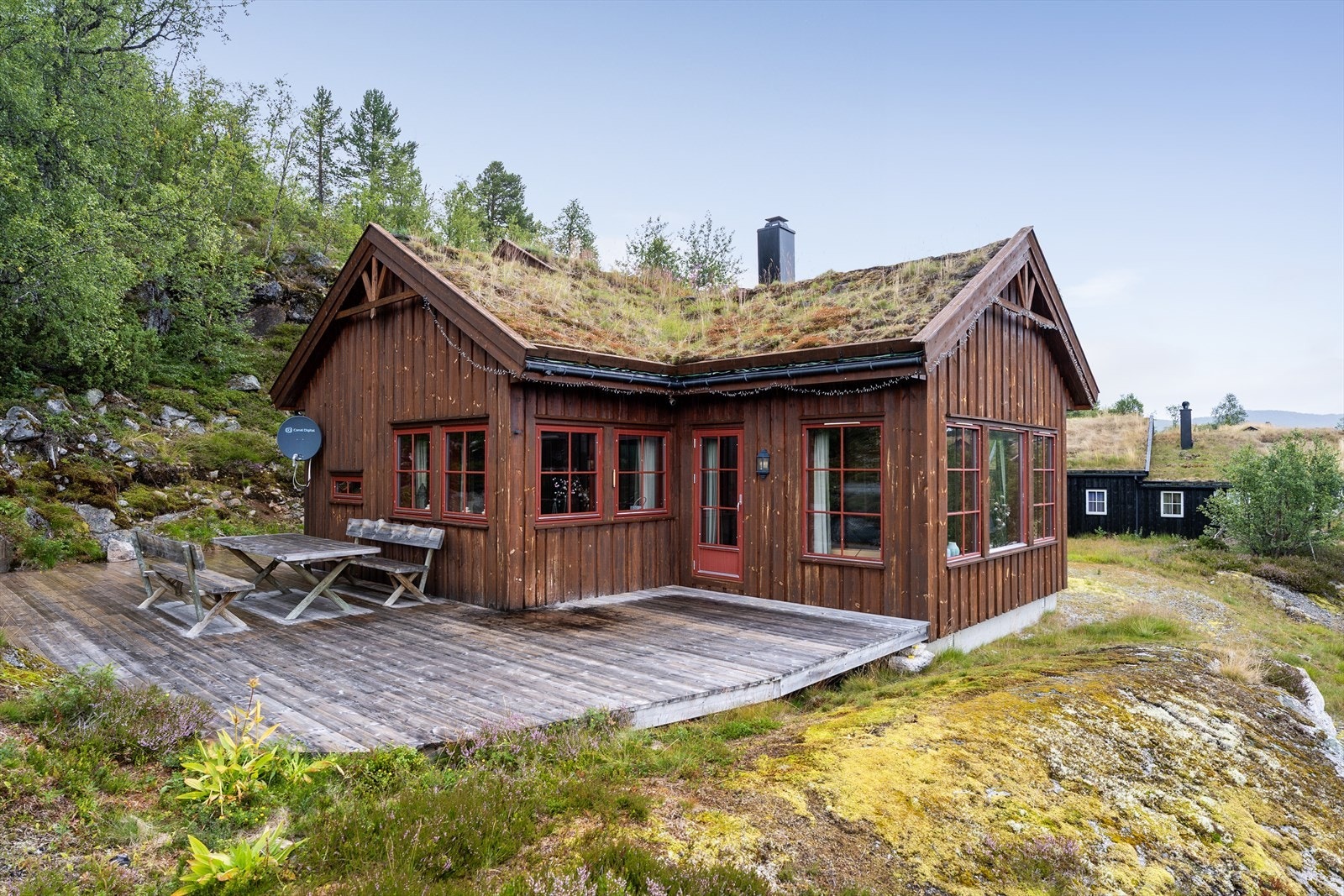 Vestvendt terrasse med gode solforhold Galleribilde