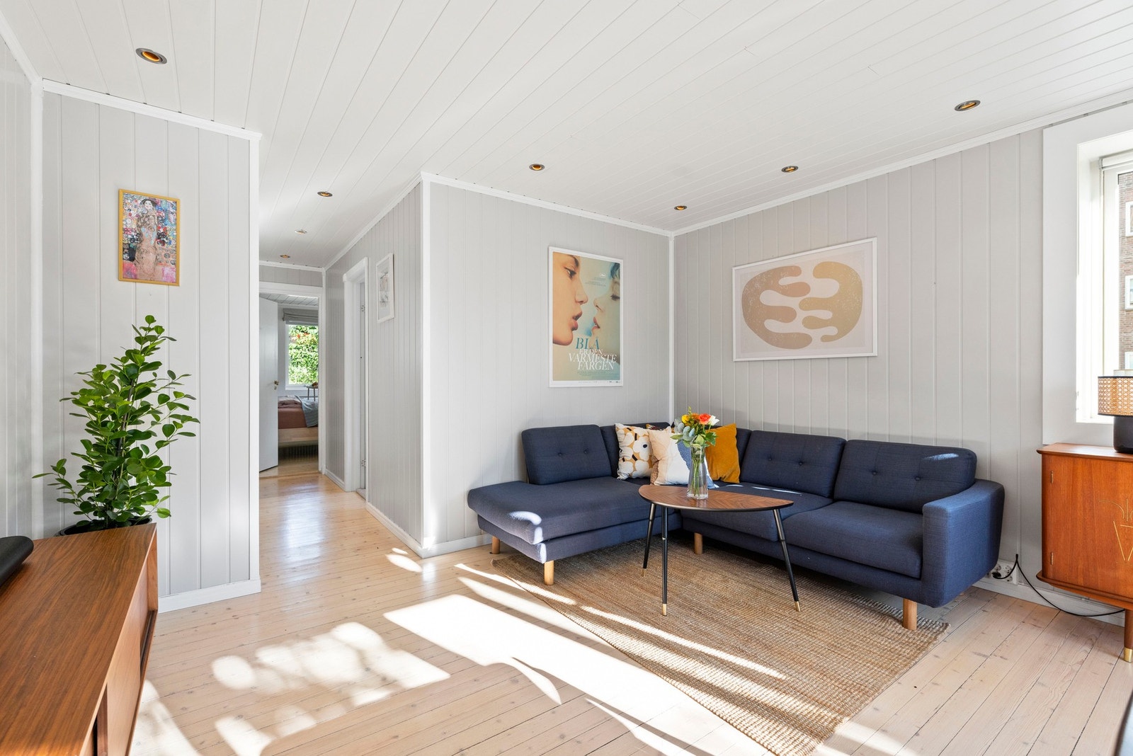 Leiligheten har sjarmerende detaljer med originale tregulv og panel. Galleribilde