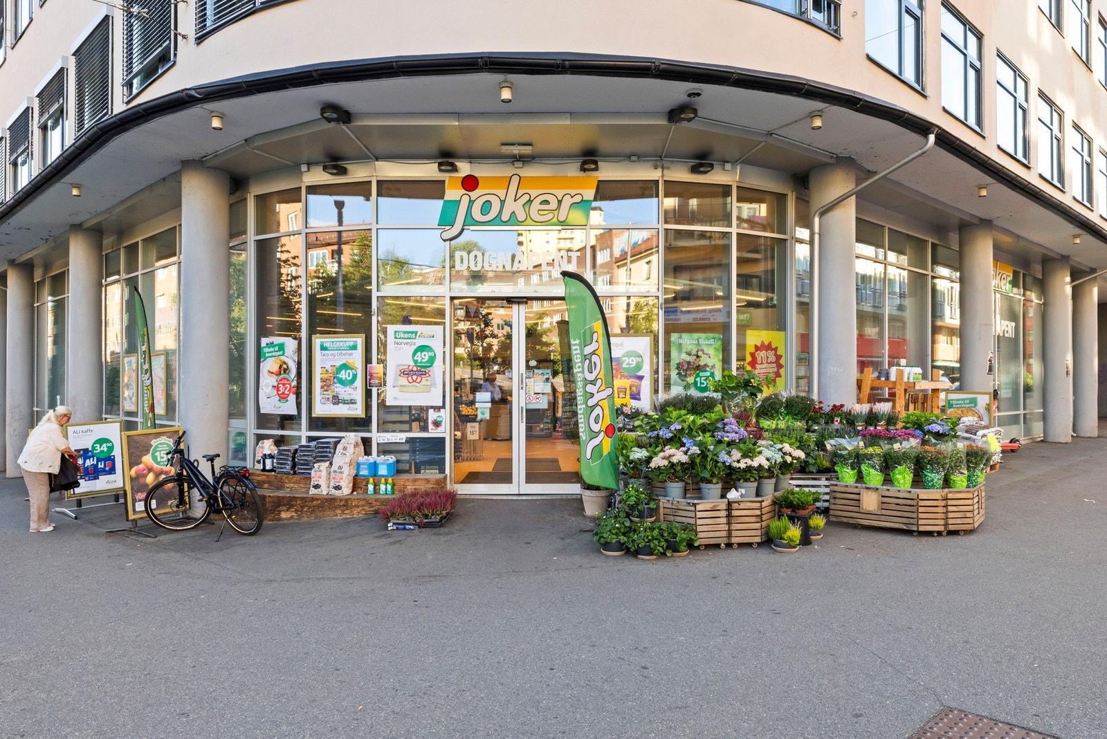 Døgnåpen Joker like i nærheten. Galleribilde