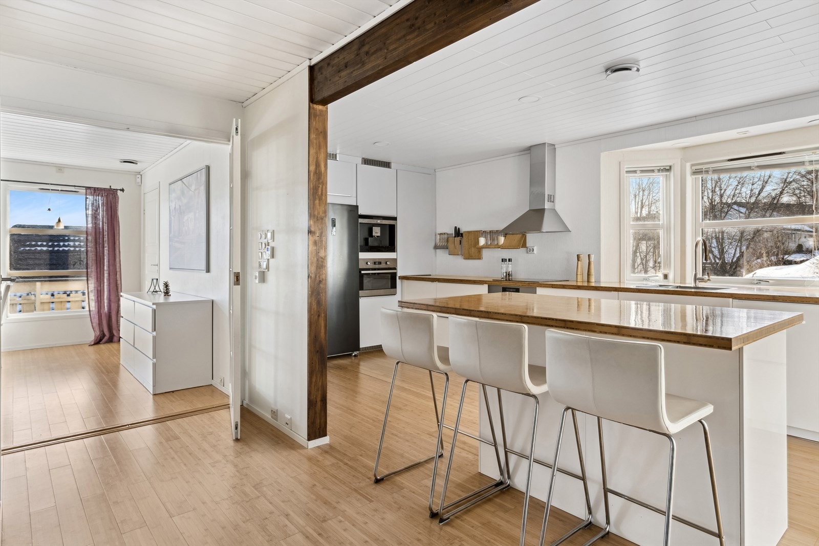 Kjøkkenet er ca 24,8 m². Galleribilde