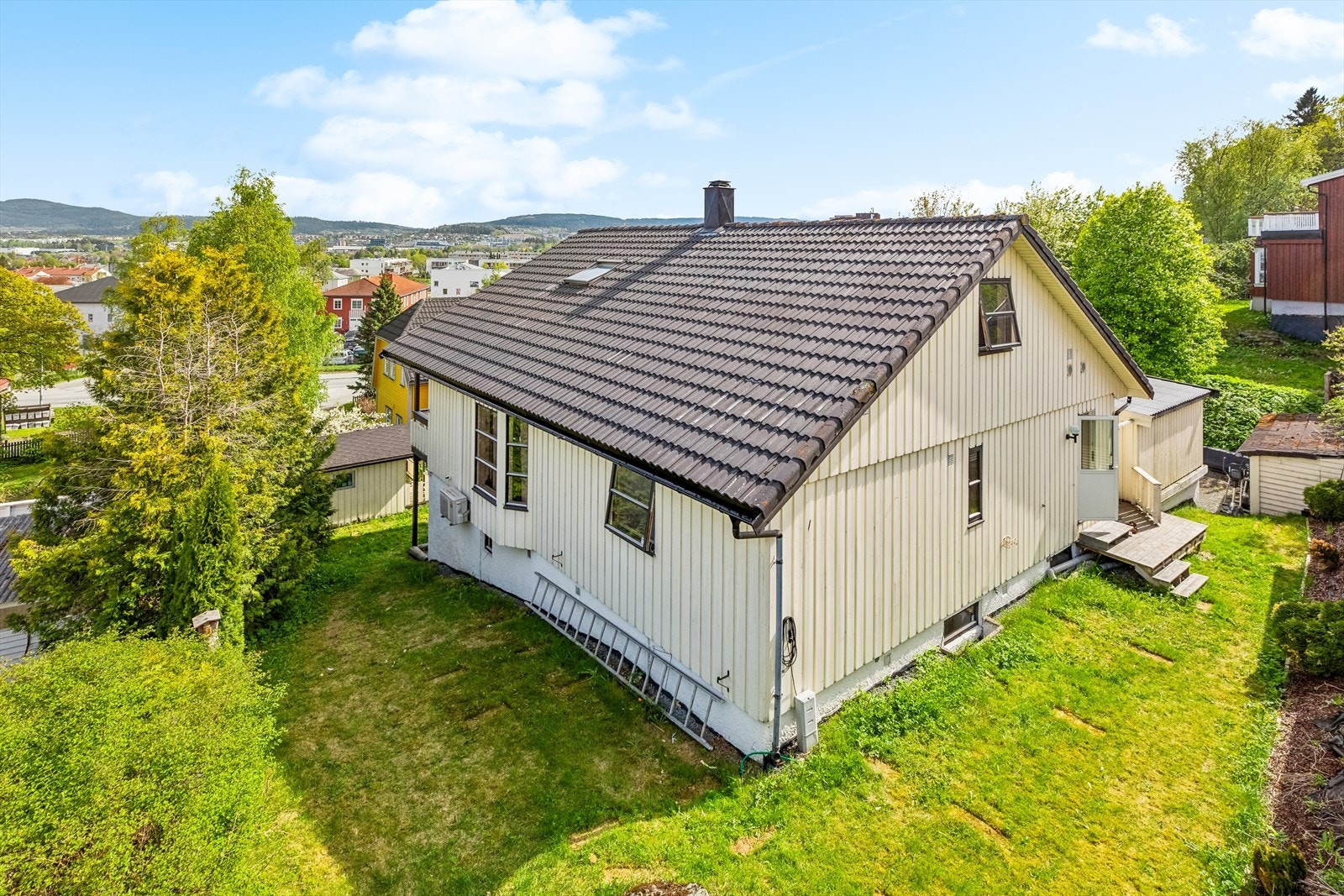 Eiendommen har et pent uteareal. Galleribilde