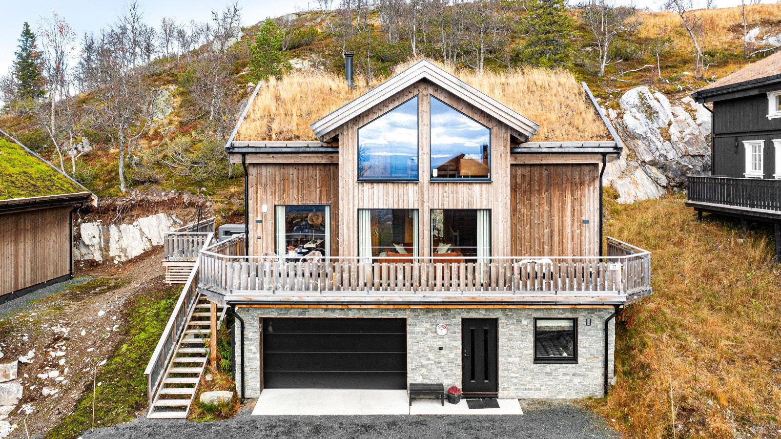 En meget flott, nyere hytte med gjennomgående høy standard, smakfulle detaljer og en planløsning som gir hyttelivet høy komfort Galleribilde