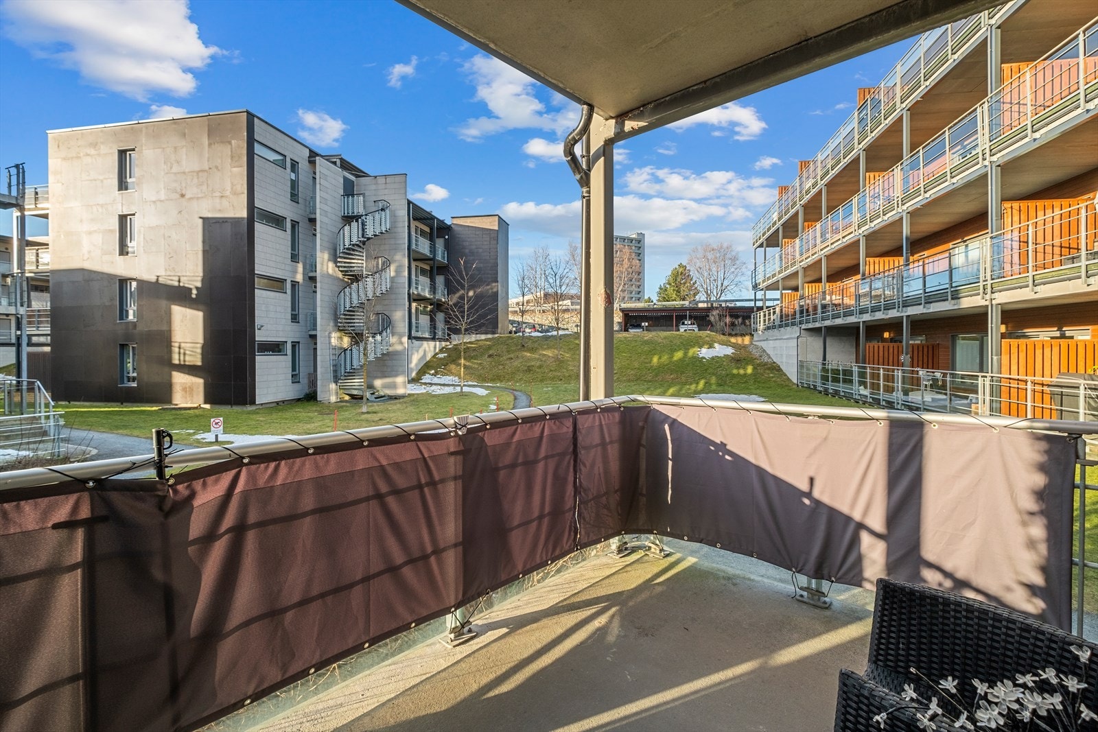 Her får du direkte utgang fra stuen til balkongen på 9m². Galleribilde