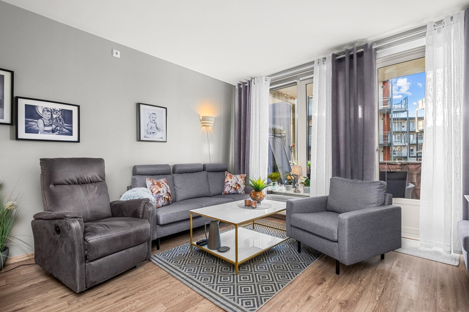Velkommen til Signe Swenssons veg 1 - En attraktiv 2-roms selveier på 39m² med generøse vindusflater, om bidrar til rikelig med naturlig lysinnslipp. Galleribilde