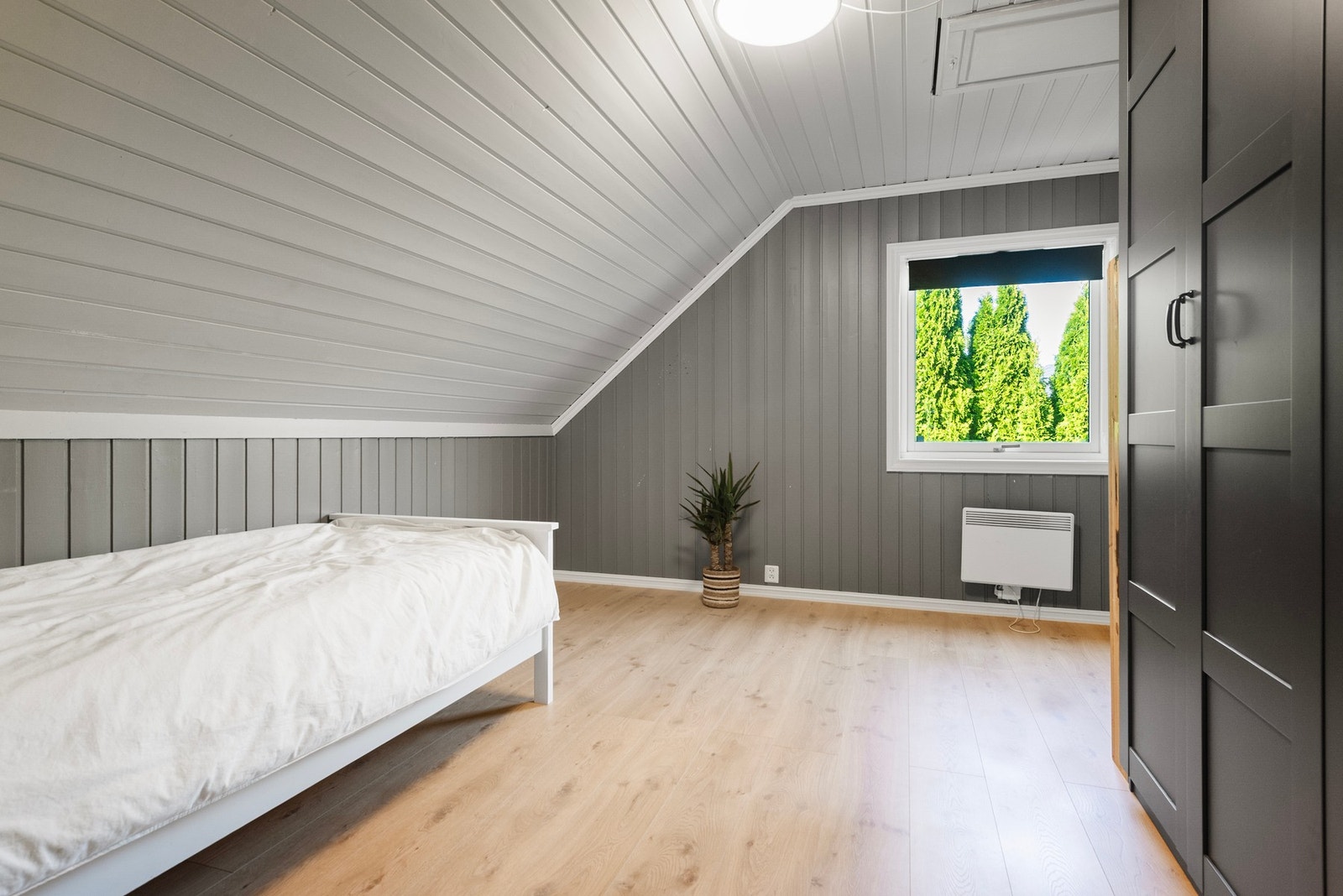 Boligen rommer mange soverom med god størrelse, slik at hvert familiemedlem kan skape sitt eget private område Galleribilde