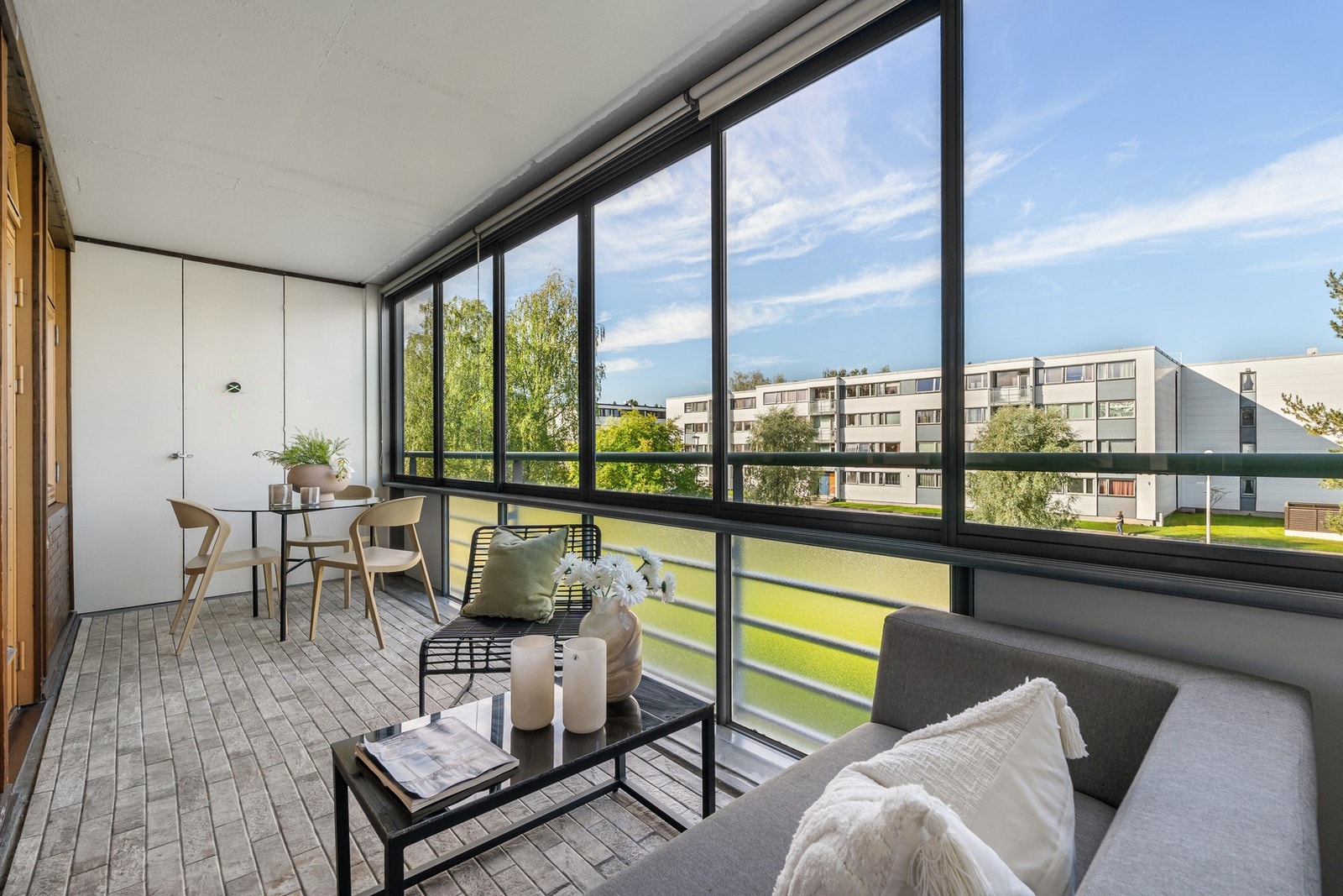 Balkongen er på 11m², noe som gir svært god plass til ønsket utemøblement. Galleribilde