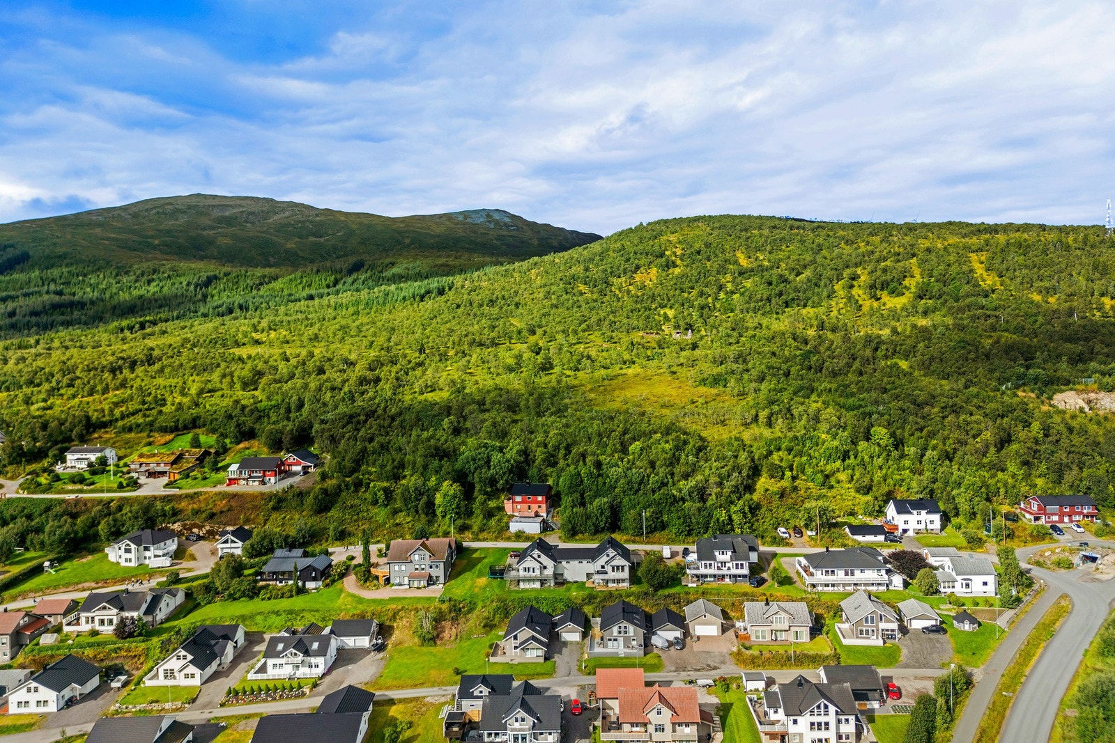 Boligen ligger i et rolig og barnevennlig nabolag. Galleribilde