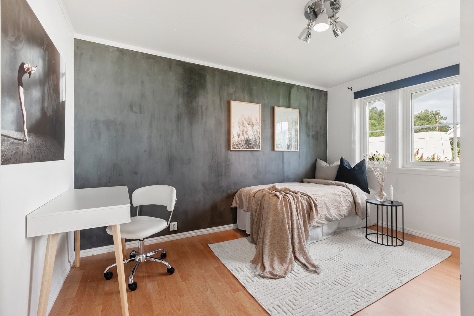 Romslig soverom. Galleribilde