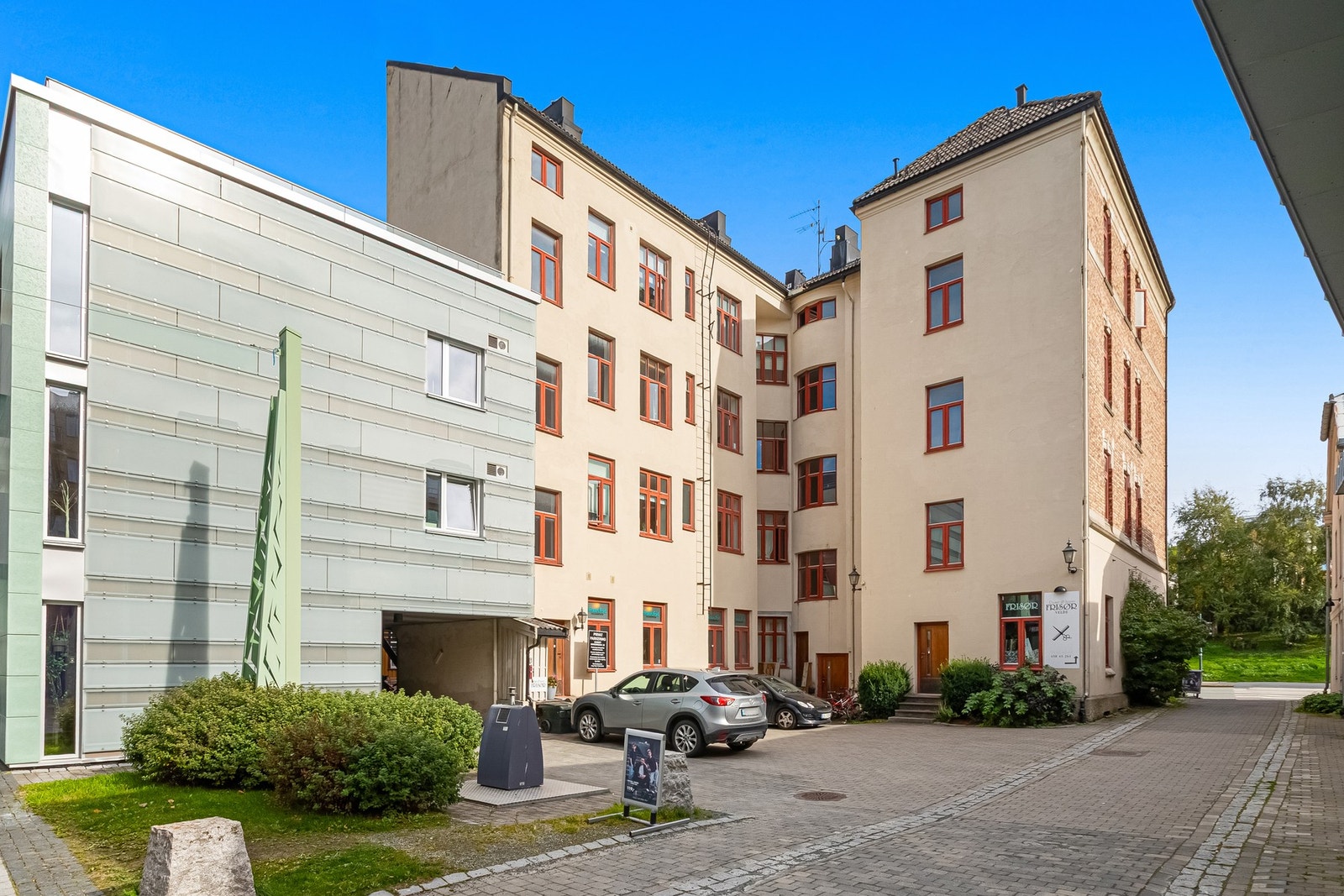 Sjarmerende bygård med historisk preg. Galleribilde